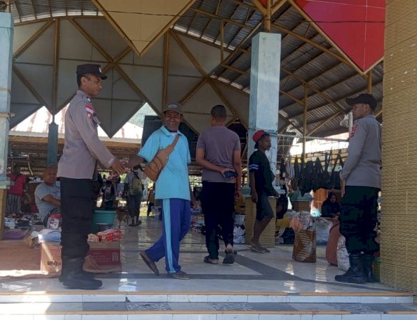 Polsek Alor Selatan Laksanakan Patroli Pengamanan Pasar Apui, Sampaikan Imbauan Kamtibmas kepada Masyarakat