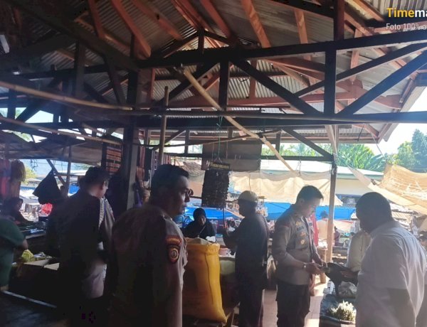 Patroli Pasar Moru, Polsek Alor Barat Daya Imbau Warga Jaga Kamtibmas dan Hindari Miras