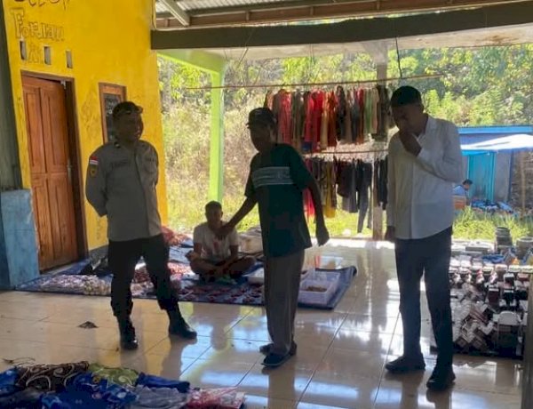 Polsek Alor Timur Gelar Patroli Dialogis dan Sosialisasi Karhutla di Pasar Rakyat Naumang