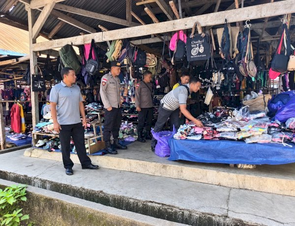 Polsek Alor Barat Daya Patroli Pasar Moru, Warga Diimbau Jaga Kamtibmas dan Ketertiban