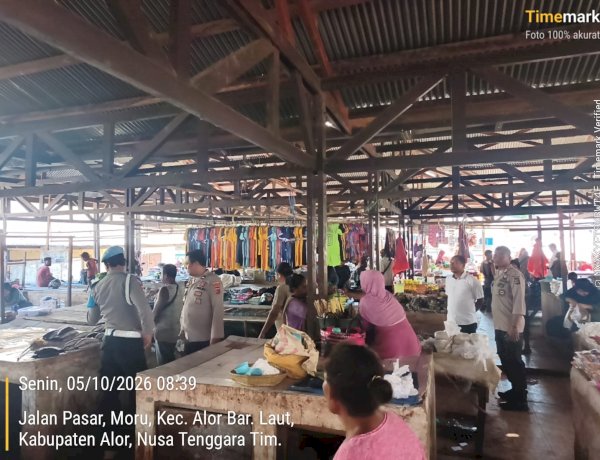 Polsek Alor Barat Daya Patroli Pasar Moru, Sampaikan Imbauan Kamtibmas kepada Pedagang dan Pengunjung