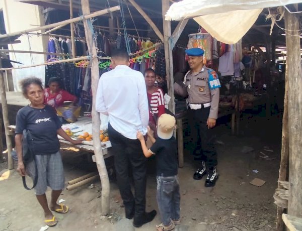 POLSEK ALOR TIMUR LAUT GELAR PATROLI DIALOGIS DAN PENGAMANAN PASAR RAKYAT NAILANG, WUJUDKAN KAMTIBMAS YANG  KONDUSIF