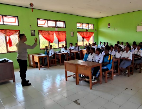 Kapolsek Alor Selatan Sosialisasikan Bahaya Perundungan dan Kamtibmas kepada Siswa SMAN Apui