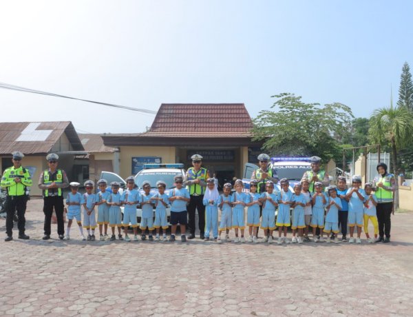 POLRES ALOR TERIMA KUNJUNGAN SISWA SD CERMIN MULTICULTURAL SCHOOL, KENALKAN TUGAS DAN FUNGSI KEPOLISIAN SEJAK DINI