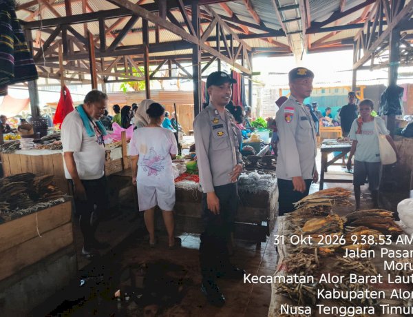 Polsek Alor Barat Daya Intensifkan Patroli Pasar Moru, Jaga Keamanan dan Ketertiban Masyarakat