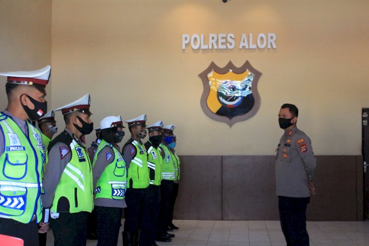 Kapolres Alor Berikan Arahan Kepada Anggota Sat Lantas