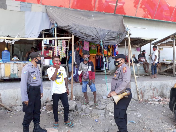 Cegah Penyebaran Covid – 19, Binmas Polres Alor Sampaikan Himbauan Di Pasar Impres