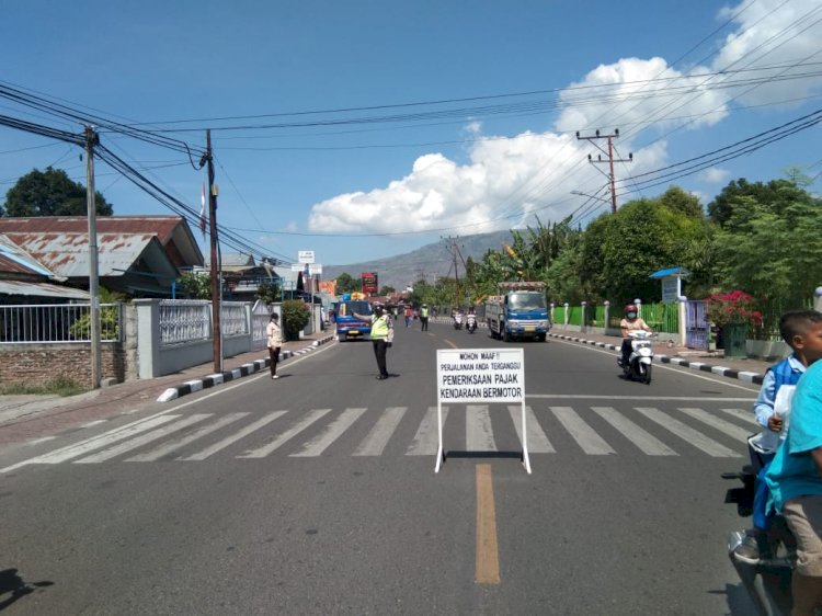 Satlantas Polres Alor Bekerjasama dengan UPT Pendapatan Kab. Alor dan TNI Gelar Operasi Gabungan