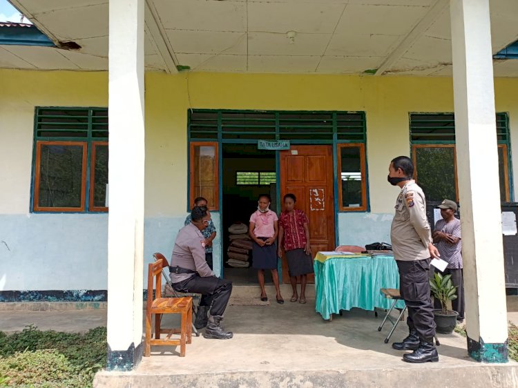 Kanit Binmas Polsek Alor Selatan Melaksanakan Patroli dan Sambang ke Sekolah