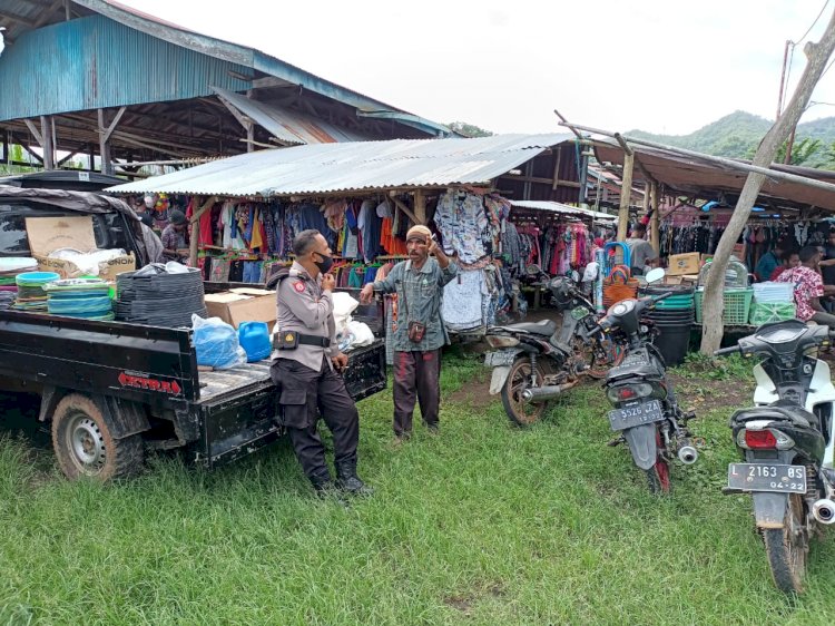 Anggota Polsek Alor Selatan melaksanakan Patroli dan PAM Pasar