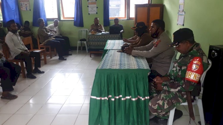 Kapolsek Alor Barat Laut Dampingi Penyerahan Tanah Kepada Pihak Sekolah SD GMIT Kokar