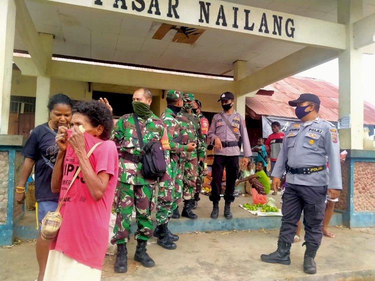 Cegah Tindak Kejahatan, personel Polsek Alor Timur Laut Bersama Pos Ramil Bukapiting Lasksanakan Patroli dan Pengamanan Pasar