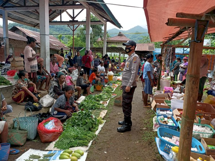 Polsek Alor Selatan Melaksanakan Patroli dan Pengamanan Pasar Di Awal Tahun 2021