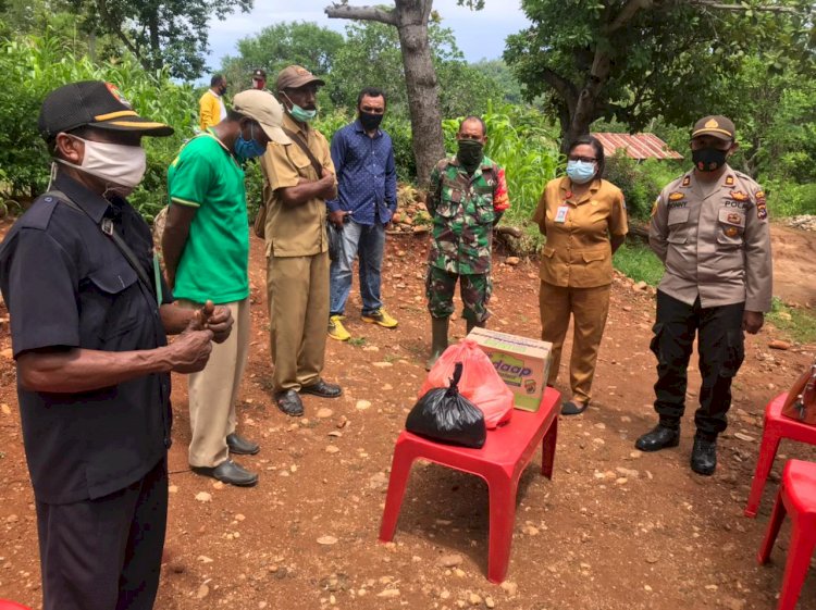 Wujud Peduli, TNI-POLRI Bersama Instansi Terkait Melakukan Penyaluran Bantuan Sembako Kepada Warga yang Terpapar Covid-19