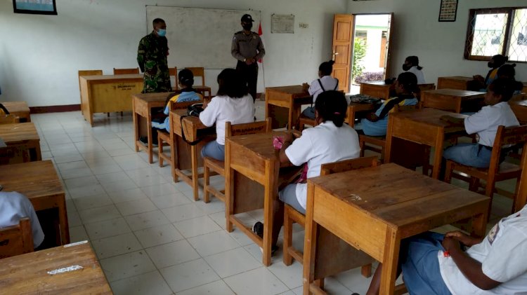Cegah Penyebaran Covid-19, TNI-POLRI Laksanakan Himbauan dan Penyuluhan Penerapan Prokes