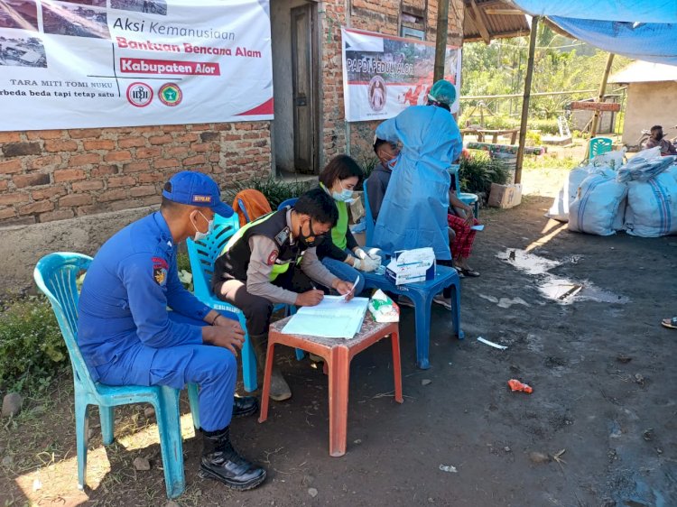 Peduli Bencana, Polres Alor bersama Dinas Kesehatan Laksanakan Rapid Antigen dan Penyaluran Bansos