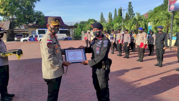 Apel Pelepasan Personil Brimob Polda NTT & Penyerahan Penghargaan oleh Kapolres Alor