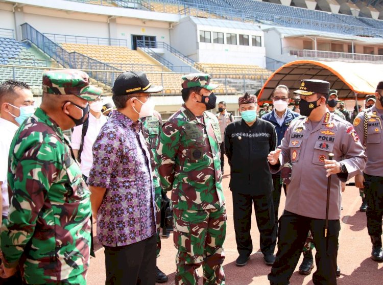 Tinjau Vaksinasi di Bandung, Panglima dan Kapolri Berharap Program Vaksinasi Presiden 1 Juta 1 Hari Tercapai