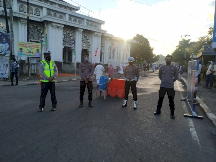 Personil Polres Alor Laksanakan PAM Sholat Idul Adha 1442 H