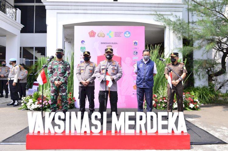 Kapolri Luncurkan Gerakan Vaksinasi Merdeka untuk Capai Target di Hari Kemerdekaan