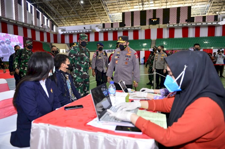 Tinjau Vaksinasi Merdeka Candi, Kapolri: Momentum HUT RI Jadi Upaya Percepat Vaksinasi