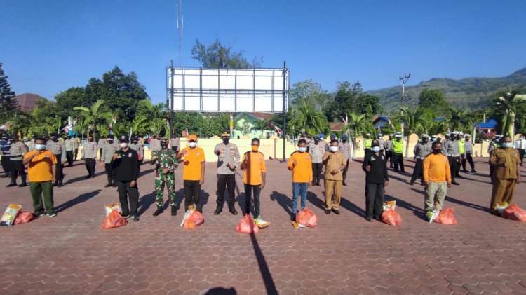 Polres Alor Salurkan Bantuan Sembako Kepada Relawan Covid – 19.