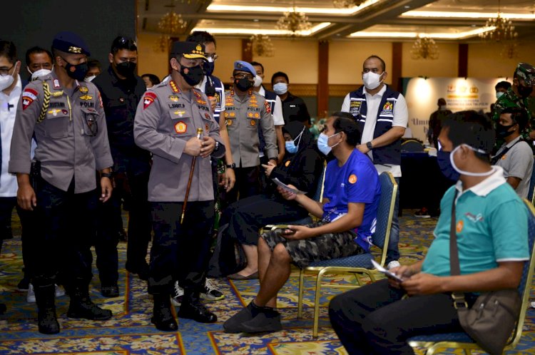 Kapolri Lepas Bus Vaksinasi Keliling Sasar Warga yang Tak Terjangkau