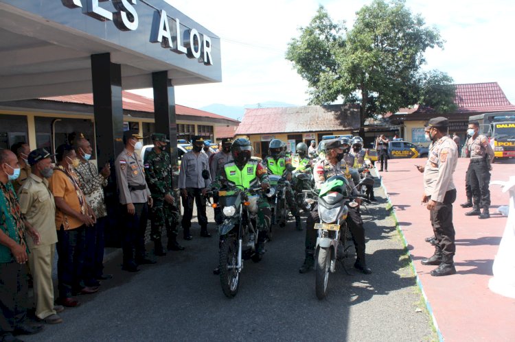 Polres Alor Distribusikan Beras Kepada Bhabinkamtibmas Untuk Diberikan Kepada Warga Kurang Mampu