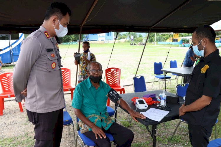 Demi Percepatan Vaksinasi Covid-19, Polres Alor Gelar Vaksinasi Di Lapangan Mini Kalabahi