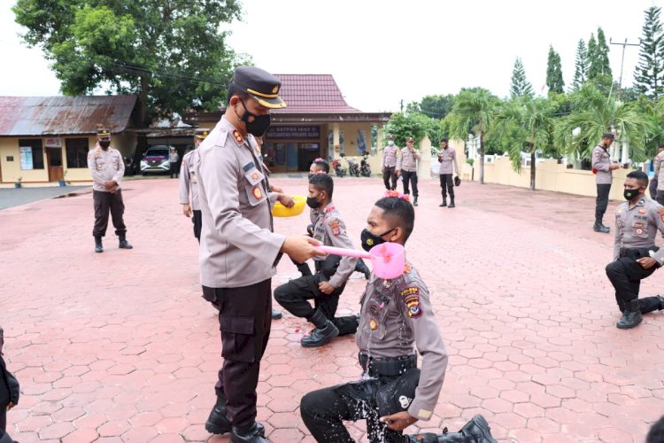 Kapolres Alor Pimpin Apel Tradisi Penyambutan dan Penerimaan Bintara Baru di Lingkungan Polres Alor