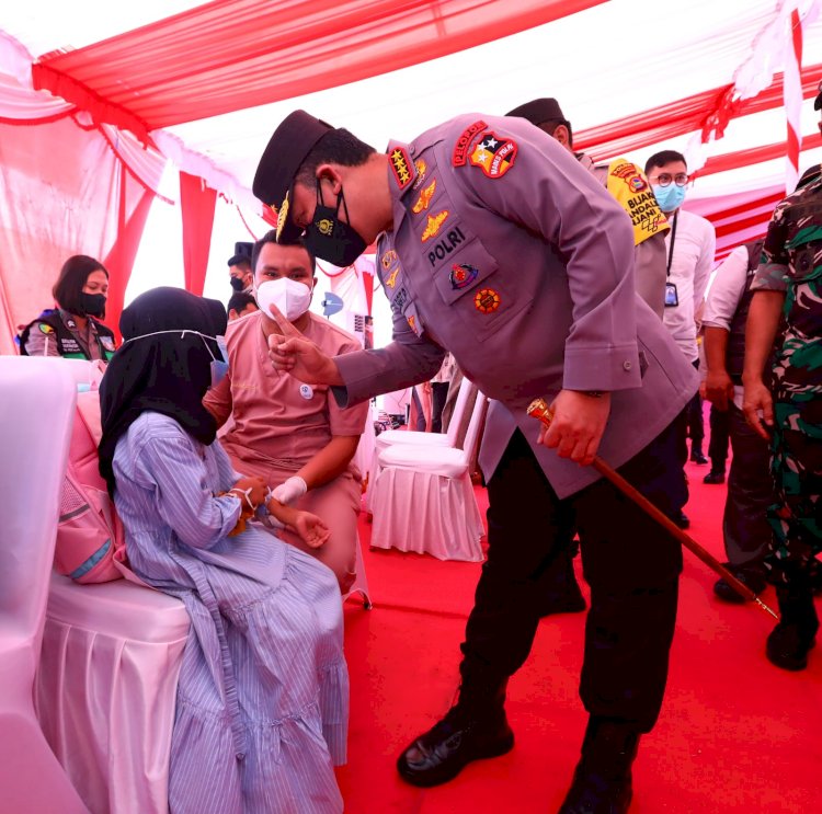 Tinjau Vaksinasi di NTB, Kapolri Minta Forkopimda Kendalikan Laju Covid-19 untuk Sukseskan Event Internasional