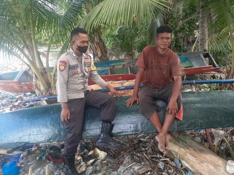 Bhabinkamtibmas Kelurahan Wetabua Sambangi Warga Nelayan Desa Binaan