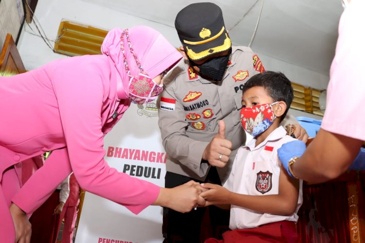 Polres Alor Gelar Vaksinasi Anak Di SD Gmit 01 Kalabahi