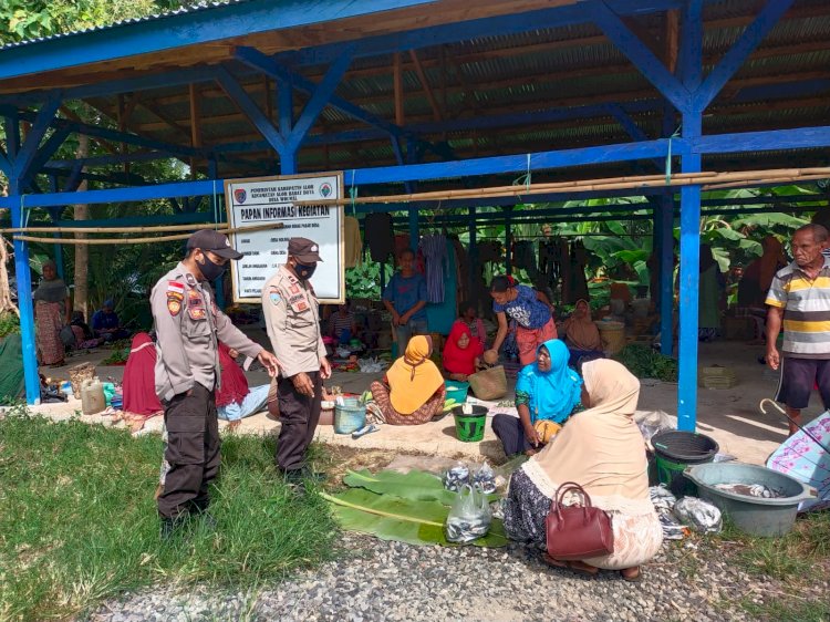 Polsek Alor Barat Daya Himbau Pedagang Di Pasar Untuk Mematuhi Prokes