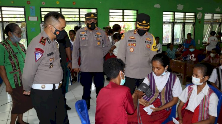 Kapolres Alor Tinjau Langsung Pelaksanaan Vaksinasi Anak Di SD Gmit 26 Mebung