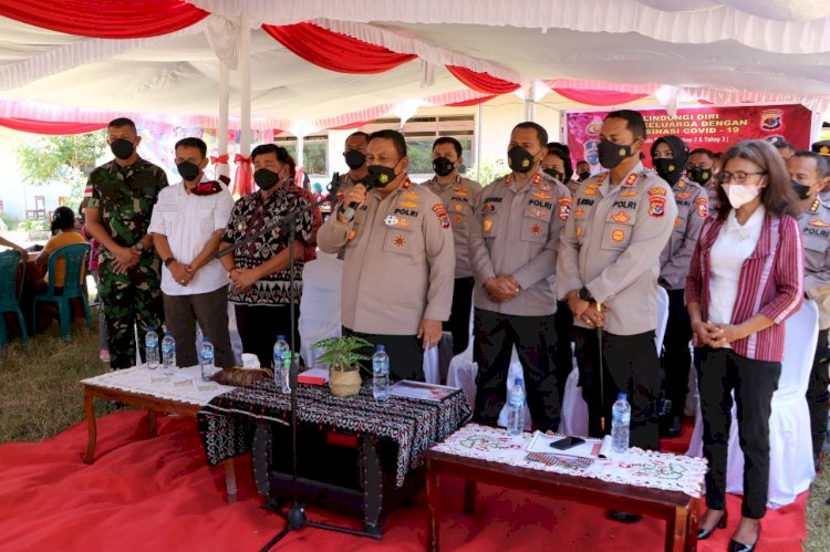 Tinjau Vaksinasi di SD Negeri Tuadale, Wakapolda NTT Berkesempatan Melaporkan Perkembangan Penanganan Covid-19 di NTT kepada Presiden RI