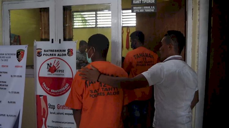 Polres Alor Tahan Dua Orang Tersangka Korupsi Dana Pembangunan Sekolah