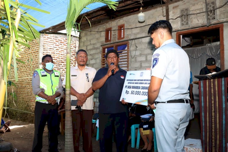 Pt. Jasa Raharja Cabang NTT Bersama Sat Lantas Polres Alor dan Samsat Salurkan Santunan Korban Kecelakaan