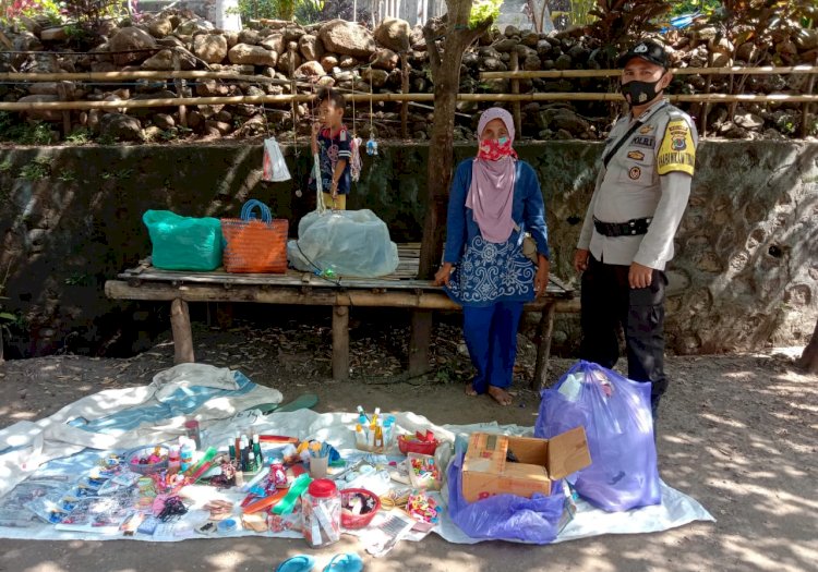 Dengan Sambang Dialogis, Bhabinkamtibmas Himbau Warganya Terkait Protokol Kesehatan