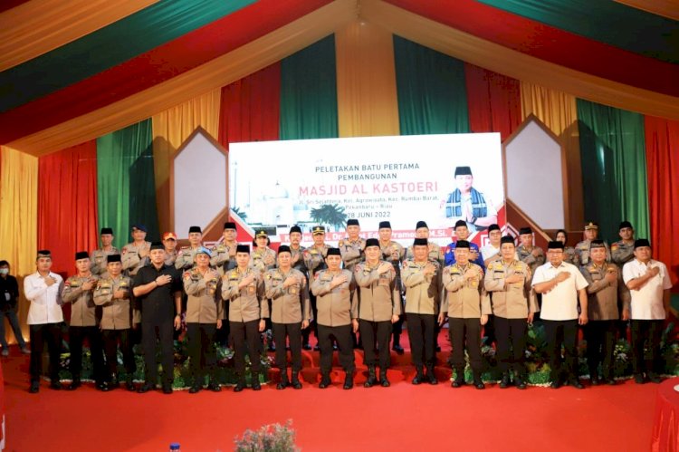 Wakapolri Letakkan Batu Pertama Pembangunan Masjid Al Kostoeri