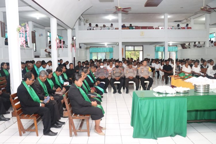 Tragedi Sepakbola di Stadion Kanjuruhan, Polres Alor Gelar Doa Bersama di Gereja Gmit Foemahen Kenarilang