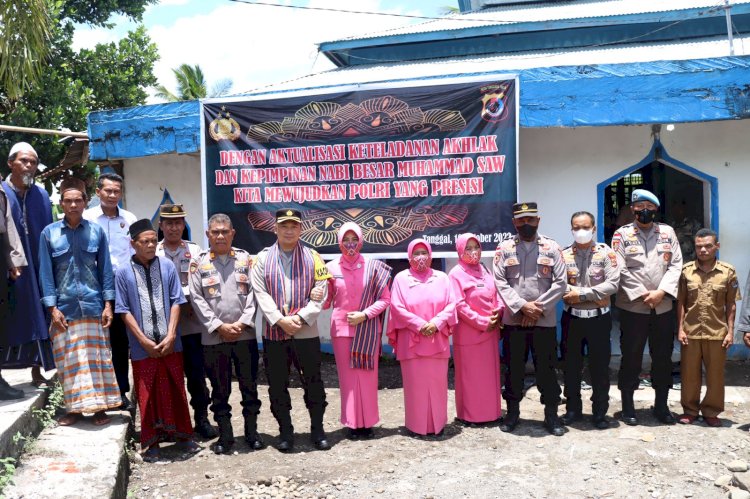 Dalam Rangka Maulid Nabi Muhammad Polres Alor Berikan Bansos