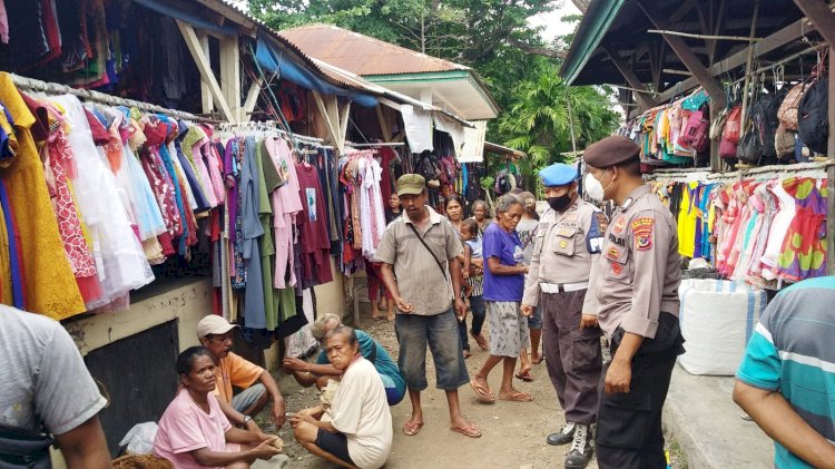 Tingkatkan Keamanan Personel Polsek Pantar Laksanakan Patroli Pasar