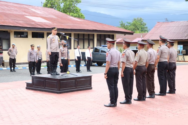 Kapolres Pimpin Upacara Korp Raport Kenaikan Pangkat Anggota Polri Polres Alor