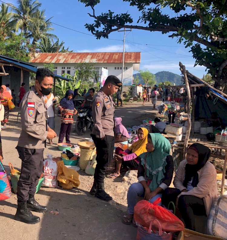 Patroli Pasar, Polsek Pantar Berikan Himbauan Kamtibmas