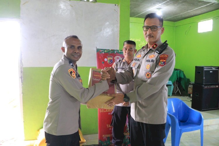 Wakapolda Berbagi Kasih Dalam Rangka Perayaan Natal Polda NTT di Panti Asuhan Generasi Pengubah