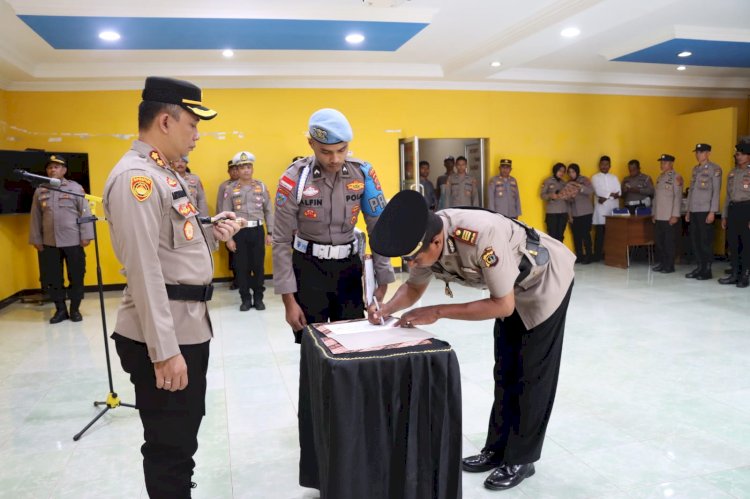 Kapolres Pimpin Upacara Serjib Pejabat Kapolsek Abal dan Kabag Ren Polres Alor