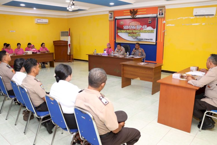 Pimpin Sidang BP4R, Kapolres Alor Beri Nasehat Pernikahan