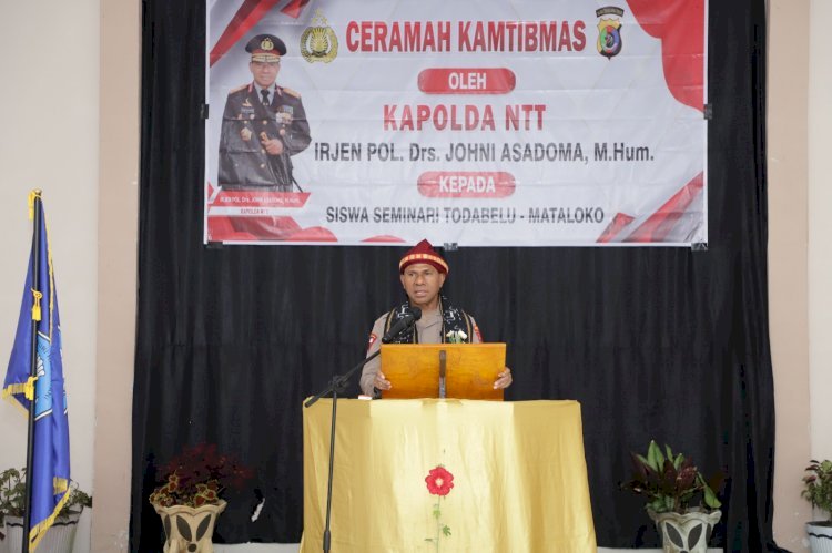 Ceramah Kamtibmas di Sekolah Seminari Mataloko, Kapolda NTT Sampaikan Peran dan Fungsi Kepolisian di Tengah-tengah Masyarakat