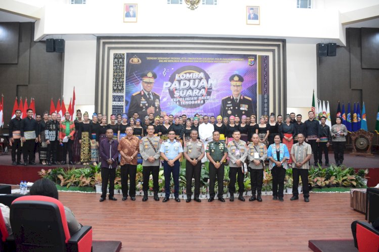 Tutup Final Lomba Paduan Suara, Kapolda NTT : Dengan Bernyanyi Kita Bisa Tingkatkan Sinergitas Antara Semua Elemen Masyarakat